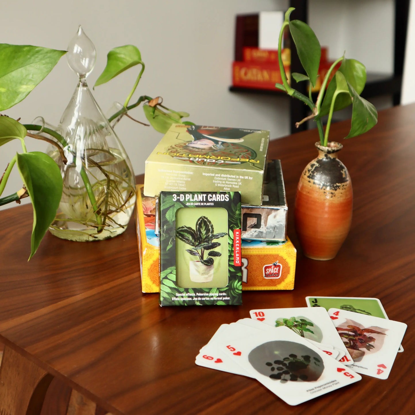 Jeu De Cartes 3D Plantes: stack coloré de cartes 3D plantes en boîte verte, effet visuel saisissant