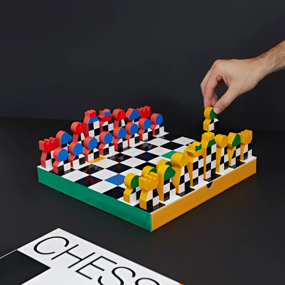 Jeu d’échecs Hey Chess Bois au design moderne vibrant et géométrique