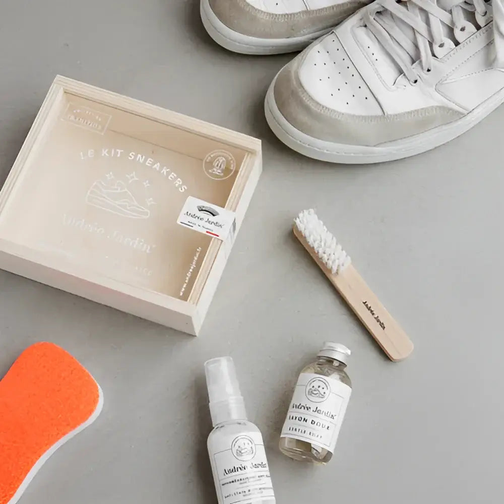 Coffret complet de kit d’entretien pour sneakers avec brosse, spray et savon liquide