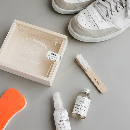 Kit nettoyage et entretien sneakers avec brosse, spray et liquide dans coffret complet