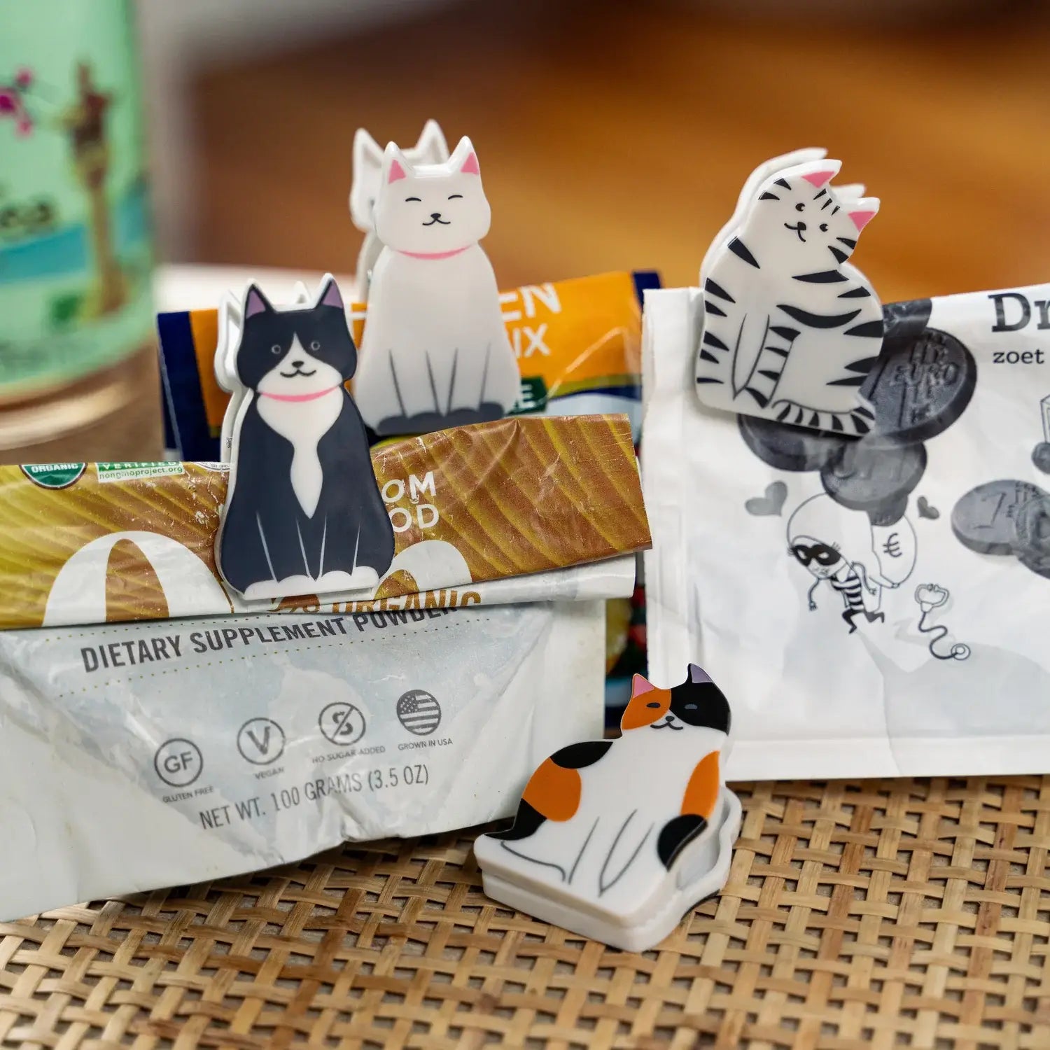 Pince kitty bag clip mignonne en forme de chat blanc, noir et orange avec collier rose
