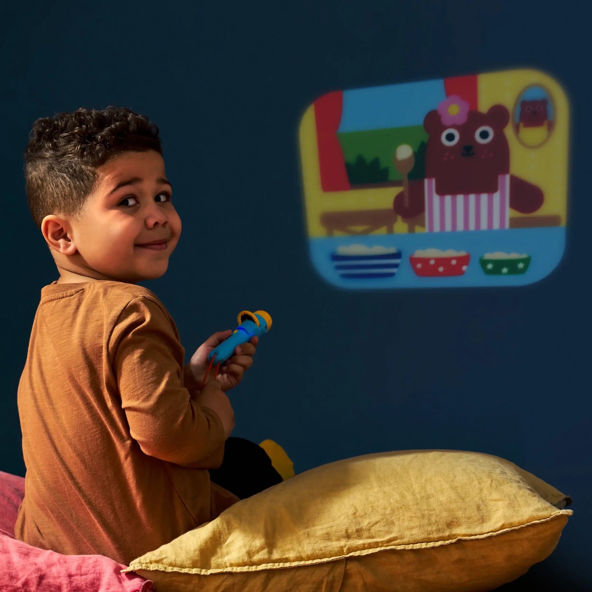 Lampe de poche Kidoki Livres projetant ours animé sur mur pour rêves éveillés enfants