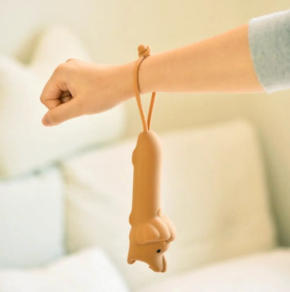Porte-clés chien en silicone tan avec sangle boucle pour lampe poche lion rechargeable