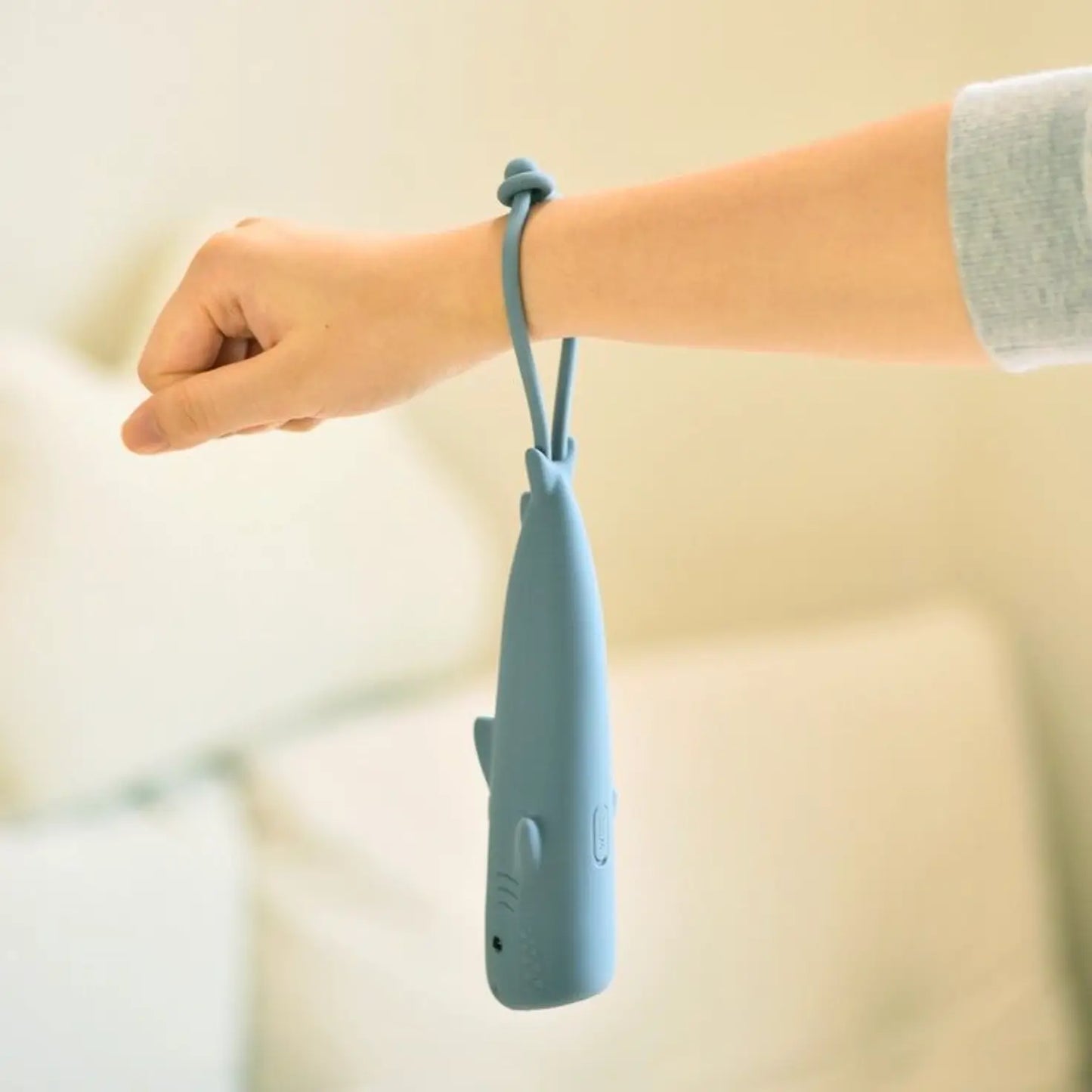 Lampe de poche requin rechargeable en silicone bleu baleine avec sangle