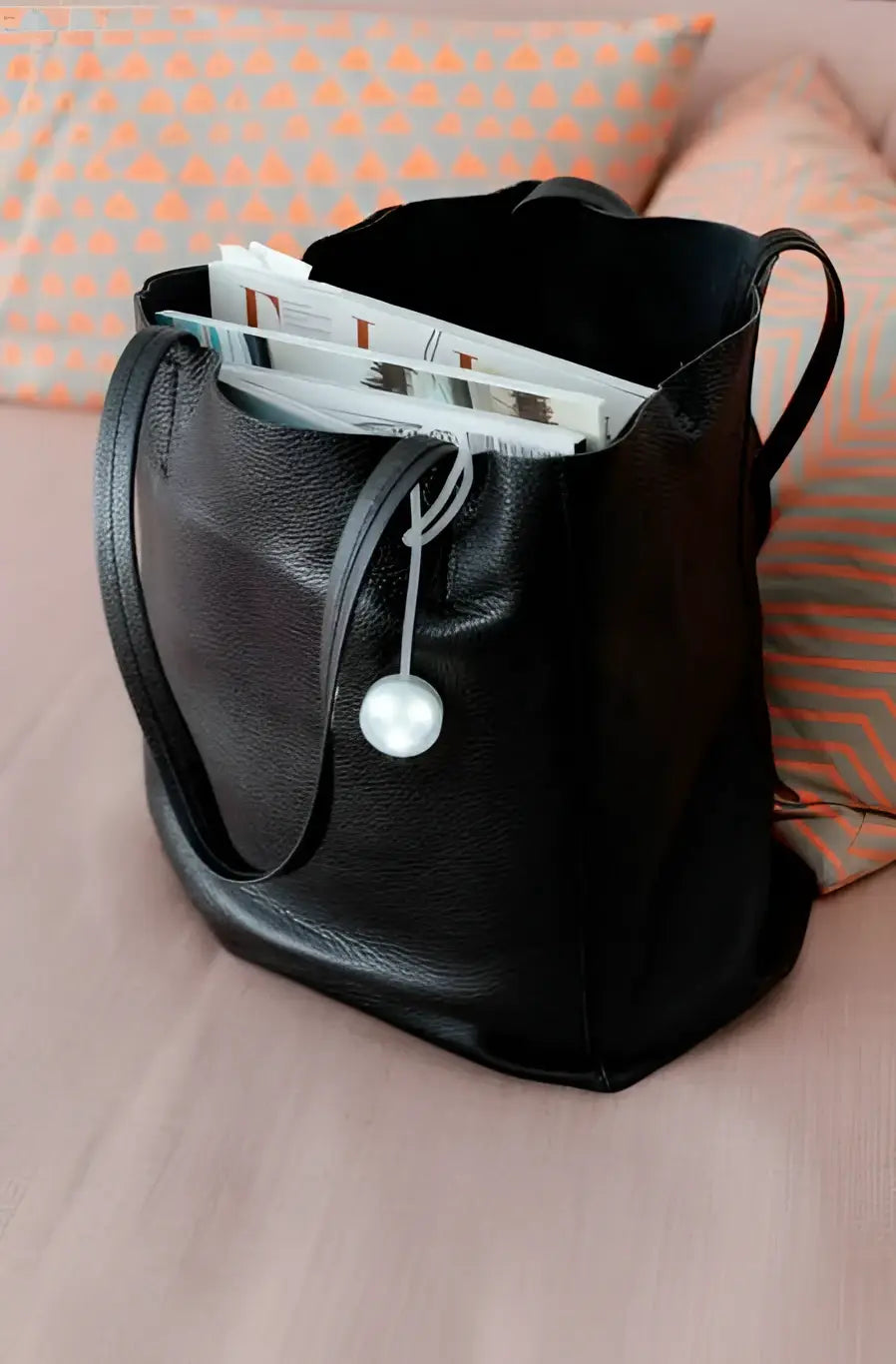 Sac à main lampe rechargeable en cuir noir avec pendentif perle