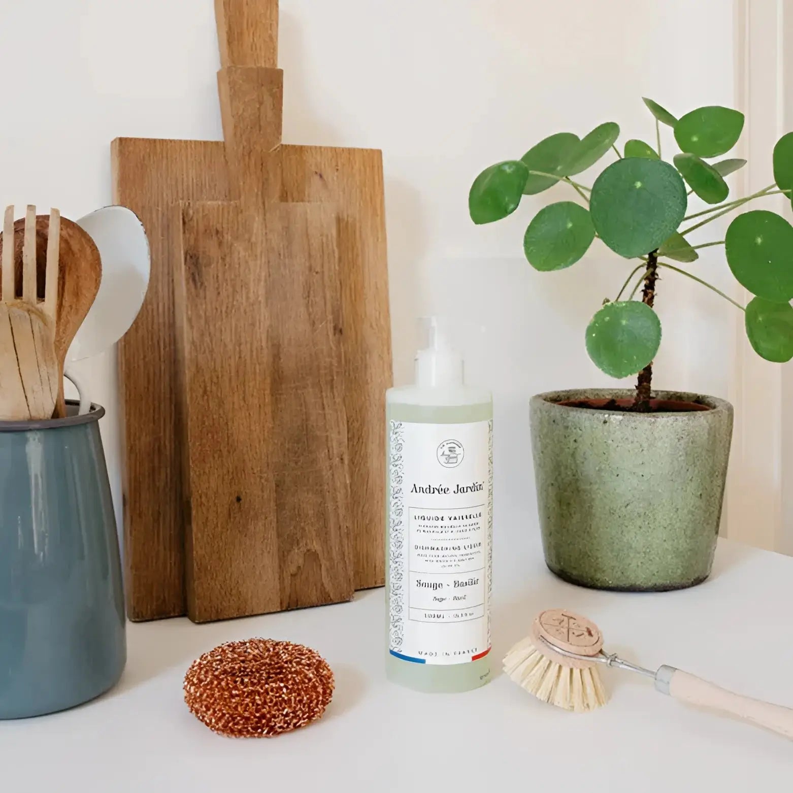 Bouteille de liquide vaisselle naturel sauge basilic 500ml avec bouchon blanc