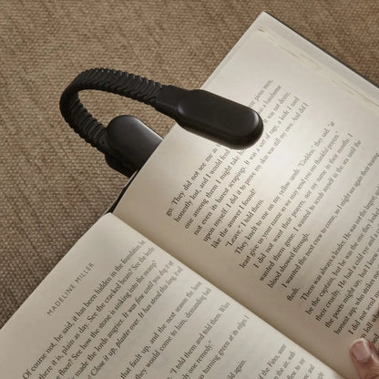 Liseuse rechargeable noire flexible avec tête lisse et design incurvé