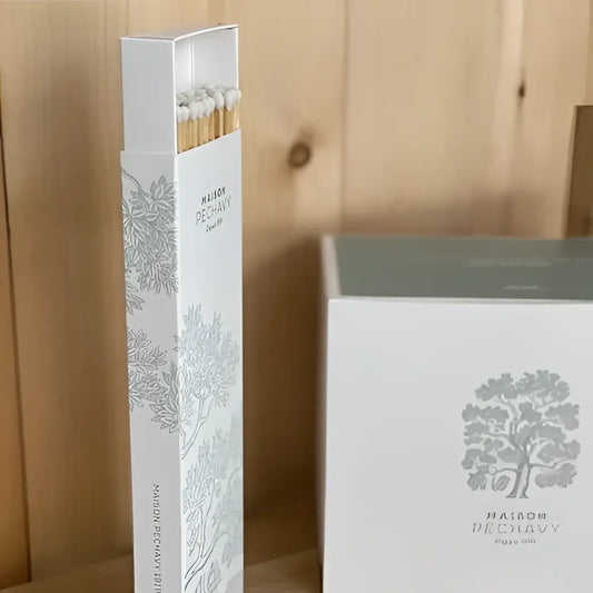 Boîte d’allumettes blanches en argent feuille et arbre, avec allumettes réside en bois pour décoration intérieure