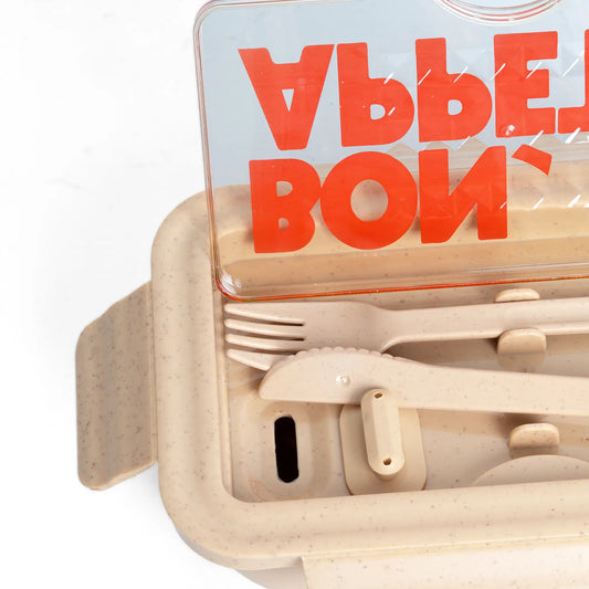 Boîte repas bon appétit camel en matériau innovant beige, couvercle transparent et ustensiles intégrés