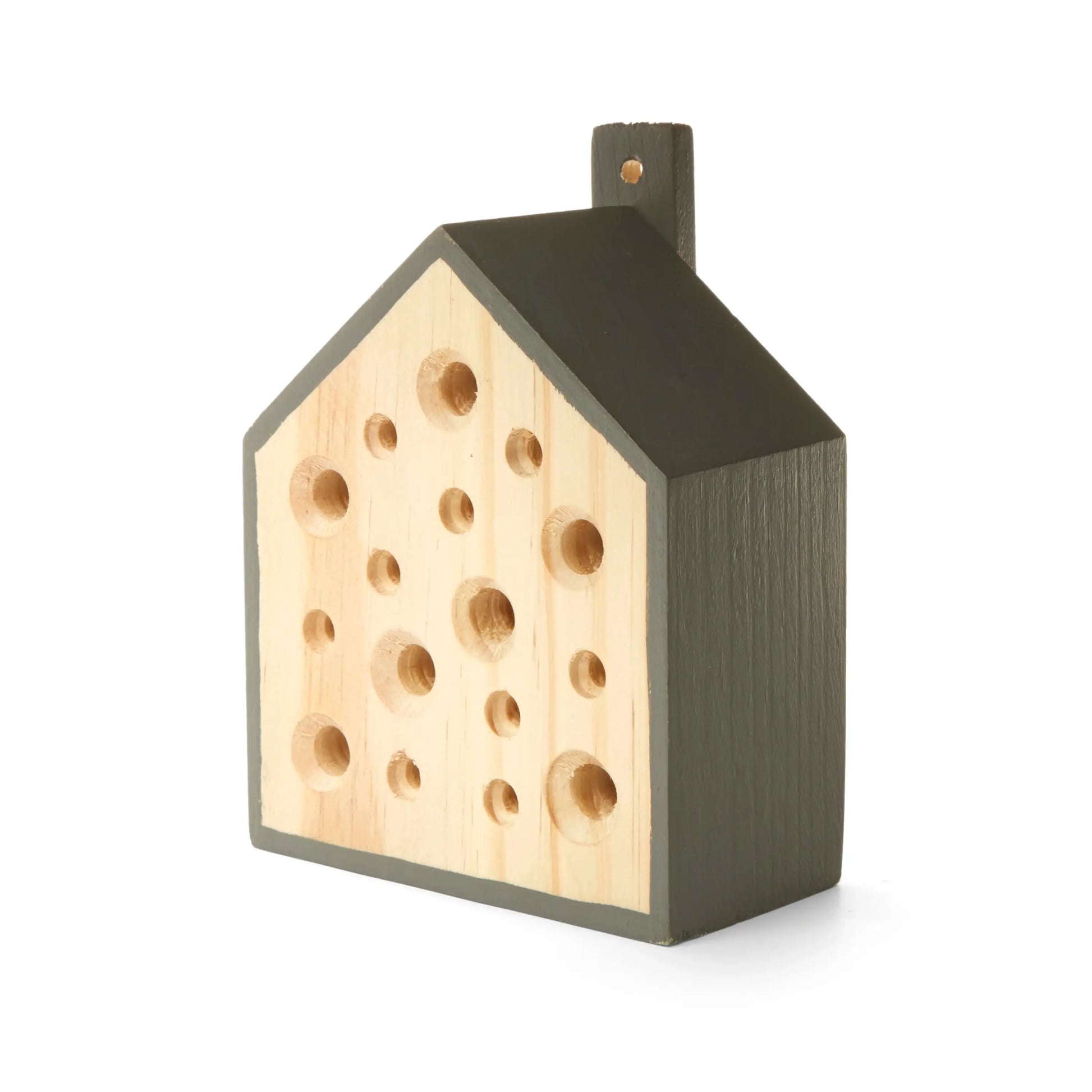 Maison pour abeilles solitaires en bois avec toit gris, favorisant la biodiversité locale
