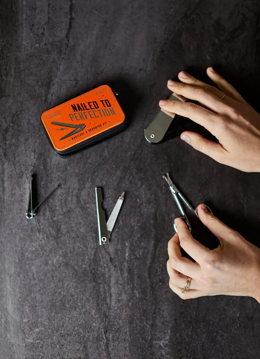 Kit manucure orange en boîte étain pour prendre soin des mains