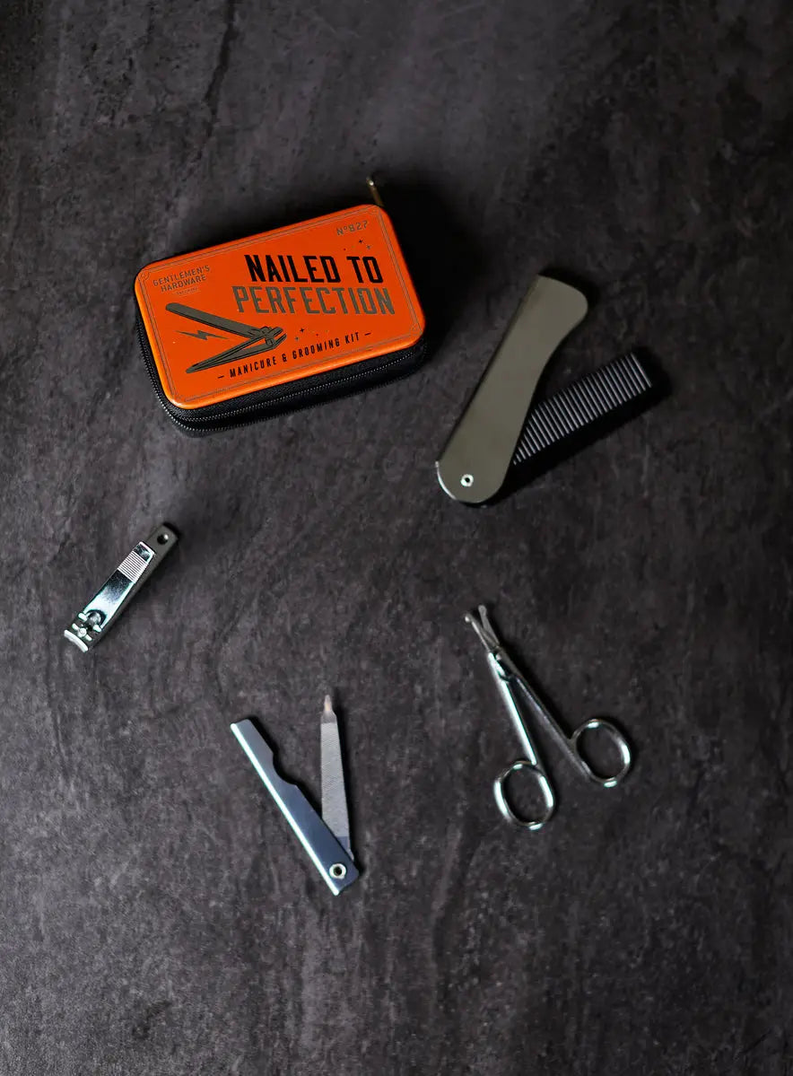 Kit manucure orange en tôle avec zip noir et texte cloué à la perfection, ciseaux graphiques pour prendre soin des mains