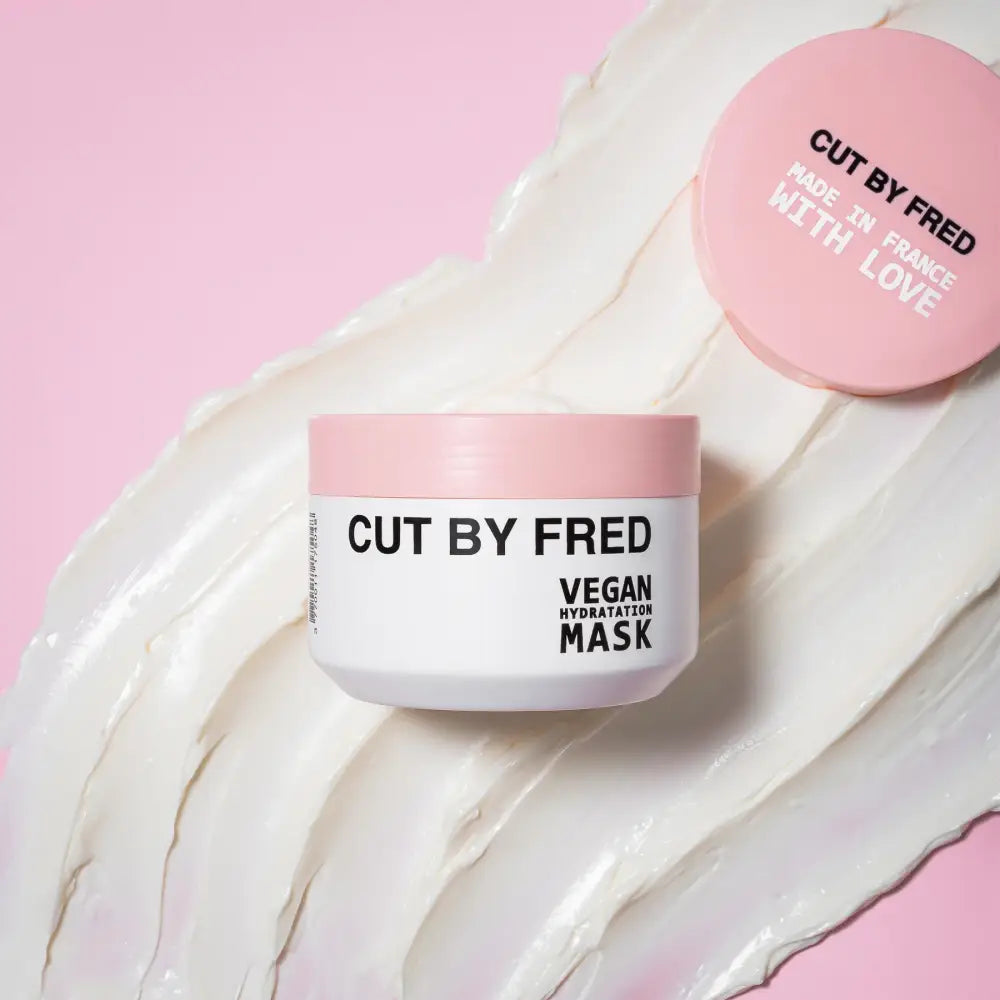 Jarre blanche avec couvercle rose masque soin hydratant pour cheveux secs vegan