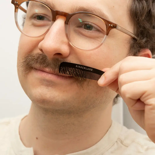 Mini peigne à moustache