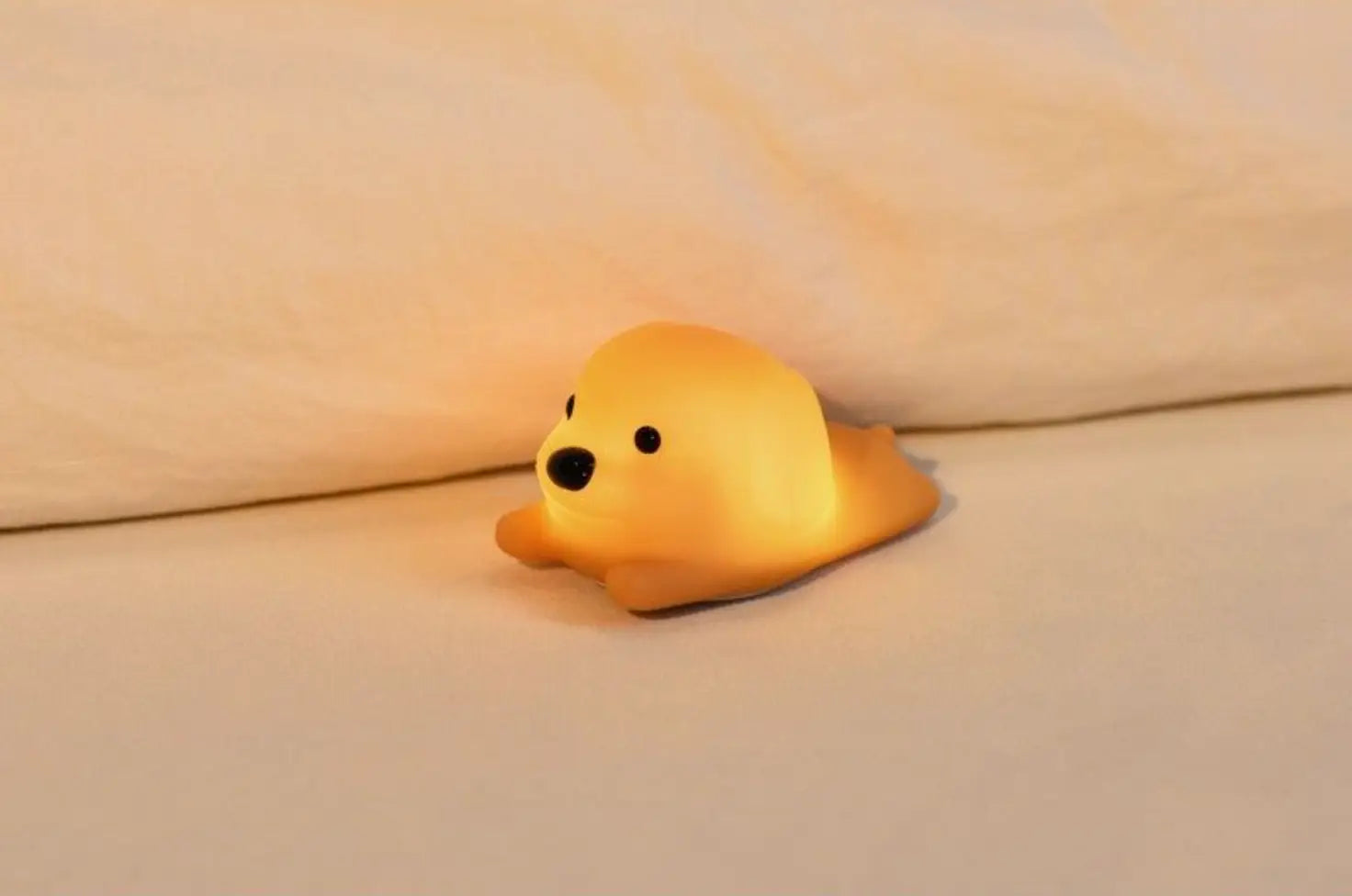 Mini veilleuse chien rechargeable jaune en forme de phoque lumineux