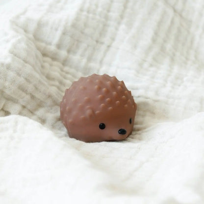 Mini veilleuse hérisson rechargeable en silicone brun doux avec yeux perles noirs