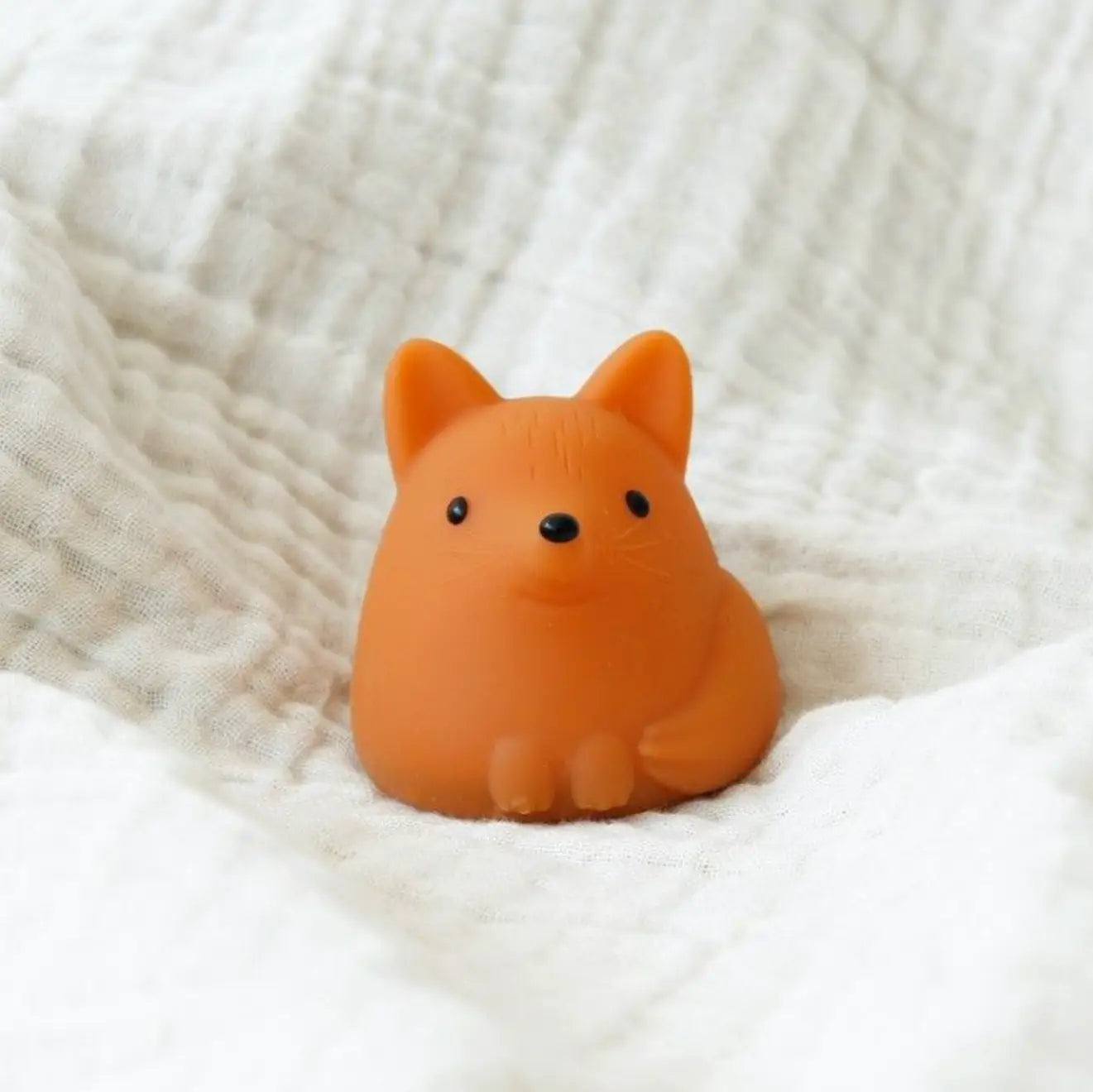 Mini veilleuse renard rechargeable orange en forme de renard squishy avec yeux et nez noirs