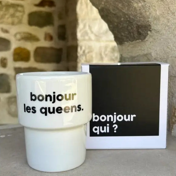 Mug bonjour les queens avec message blanc et boîte noir blanc bonjour qui