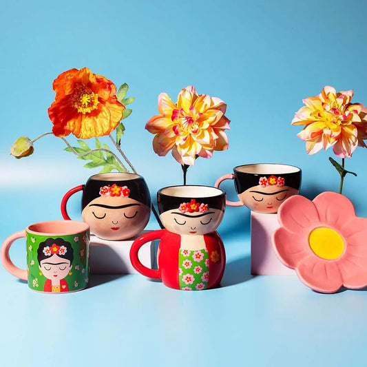 Tasse Frida Kahlo avec silhouette sculpturale et couleurs éclatantes