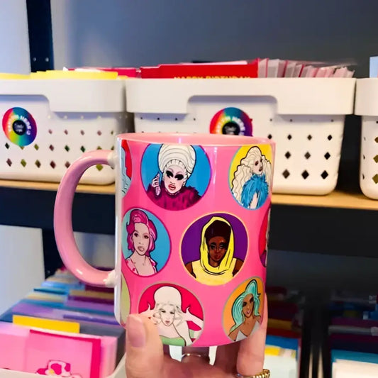 Mug rose drag avec design coloré et portraits de queens, idée cadeau fun