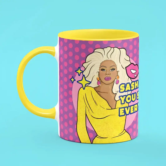 Mug RuPaul jaune avec illustration pop-art sur fond violet, idée cadeau originale
