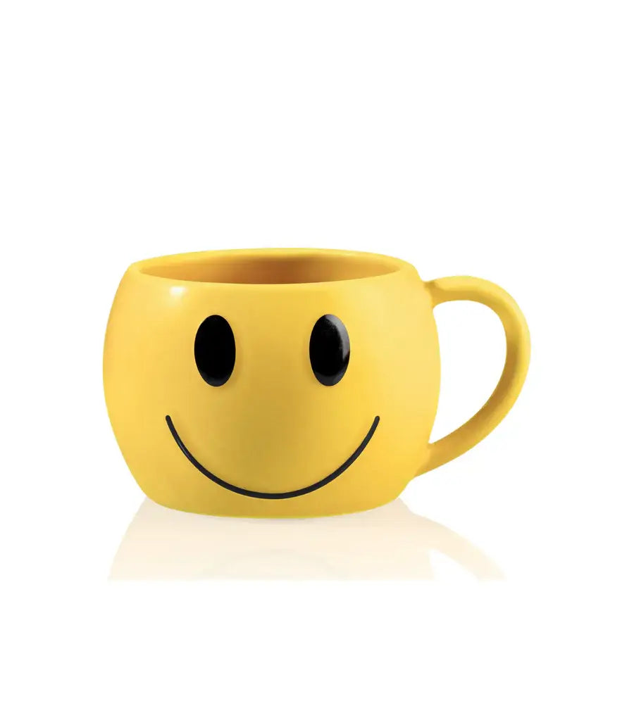 Tasse Smiley jaune en céramique avec sourire noir et anse, façon simple et touche d’originalité