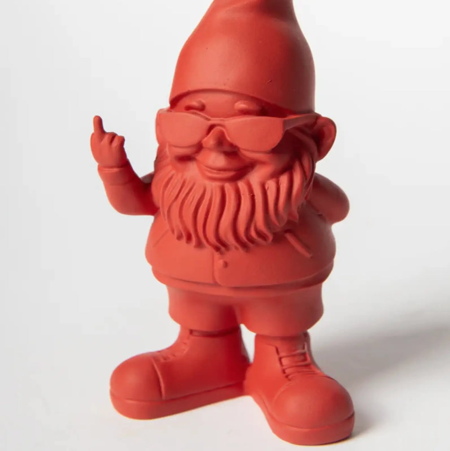 Nain Bernardo rouge mat 50 cm avec lunettes et barbe, design audacieux pour espace extérieur