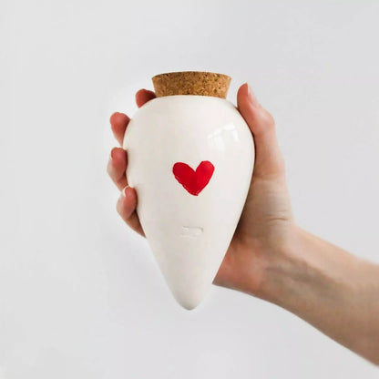 Olla Cœur en céramique blanche avec cœur rouge, bouchon liège