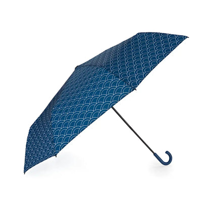 Parapluie koi bleu marine avec motifs coquilles blanches et culture japonaise