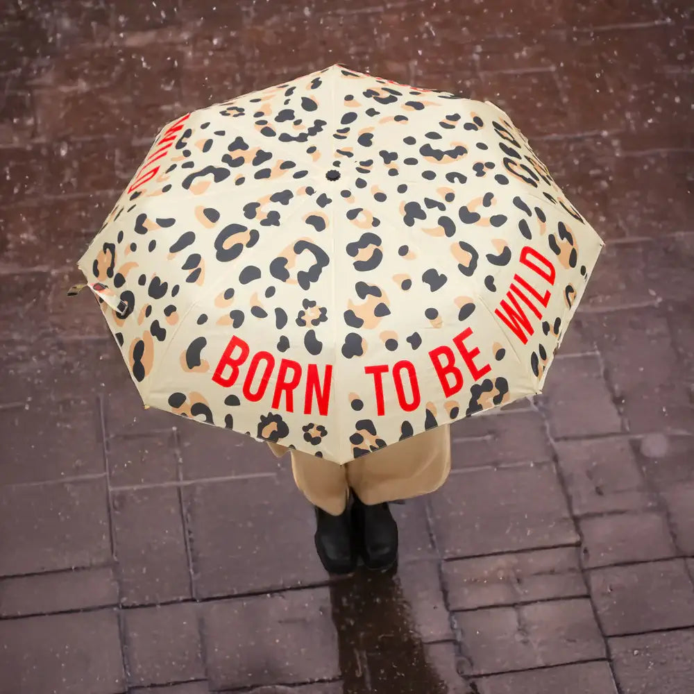 Parapluie léopard Born to be wild crème avec motif léopard et message born
