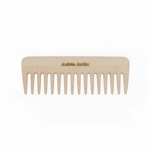 Peigne démêlant en bois de hêtre clair à dents larges pour soin cuir chevelu et brillance naturelle