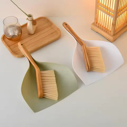 Deux sets balayette en bambou recyclé, design épuré vert et blanc