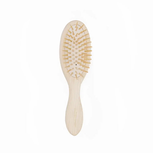 Petite brosse démêlante naturelle avec bois et bristles clairs, idéale pour démêler