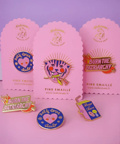 Épingles émaillées roses Burn the Patriarchy, designs tigre et self love club
