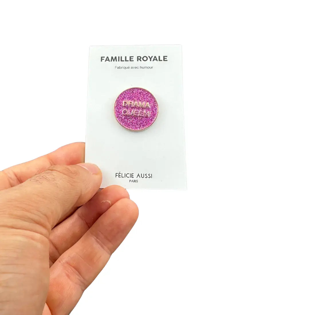 Pin’s Drama Queen rose : épingle pailletée rose par Félicie Aussi Paris