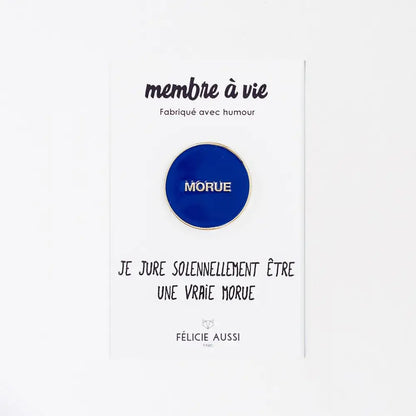 Pin’s morue : pin émaillé bleu rond avec clin d’œil humoristique