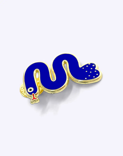 Épinglette serpent bleue en émail finition émaillée, placage doré et points blancs