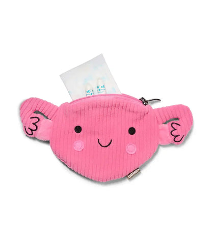 Pochette utérus rose en peluche, sourire fun, serviette hygiénique visible, idée cadeau originale audacieuse