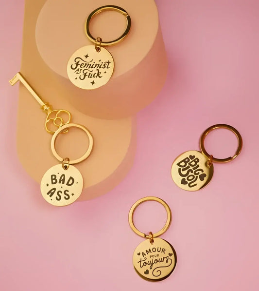 Porte-clé féministe as fuck en acier inoxydable doré avec pendentif gravé