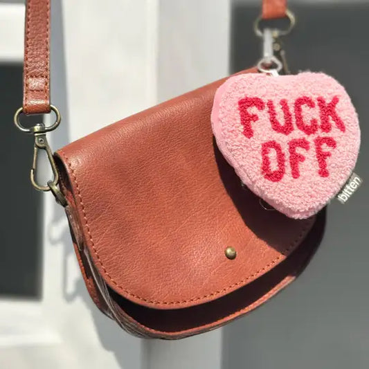 Porte-clés original en cuir marron avec charm cœur F*** OFF pour bague crossbody