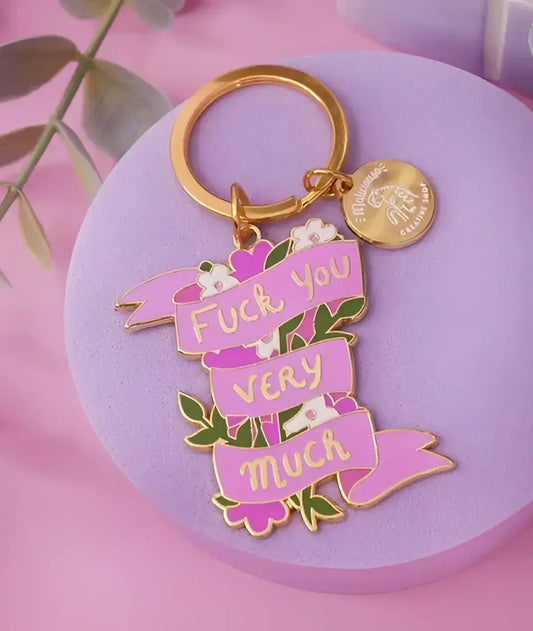 Porte clé Fuck you very much : émaillage coloré rose, côté rebelle et message provocateur floral