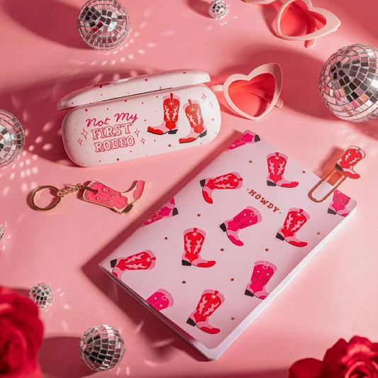 Porte-clé Sandiags: bottine cowboy rose avec howdy et détails dorés western