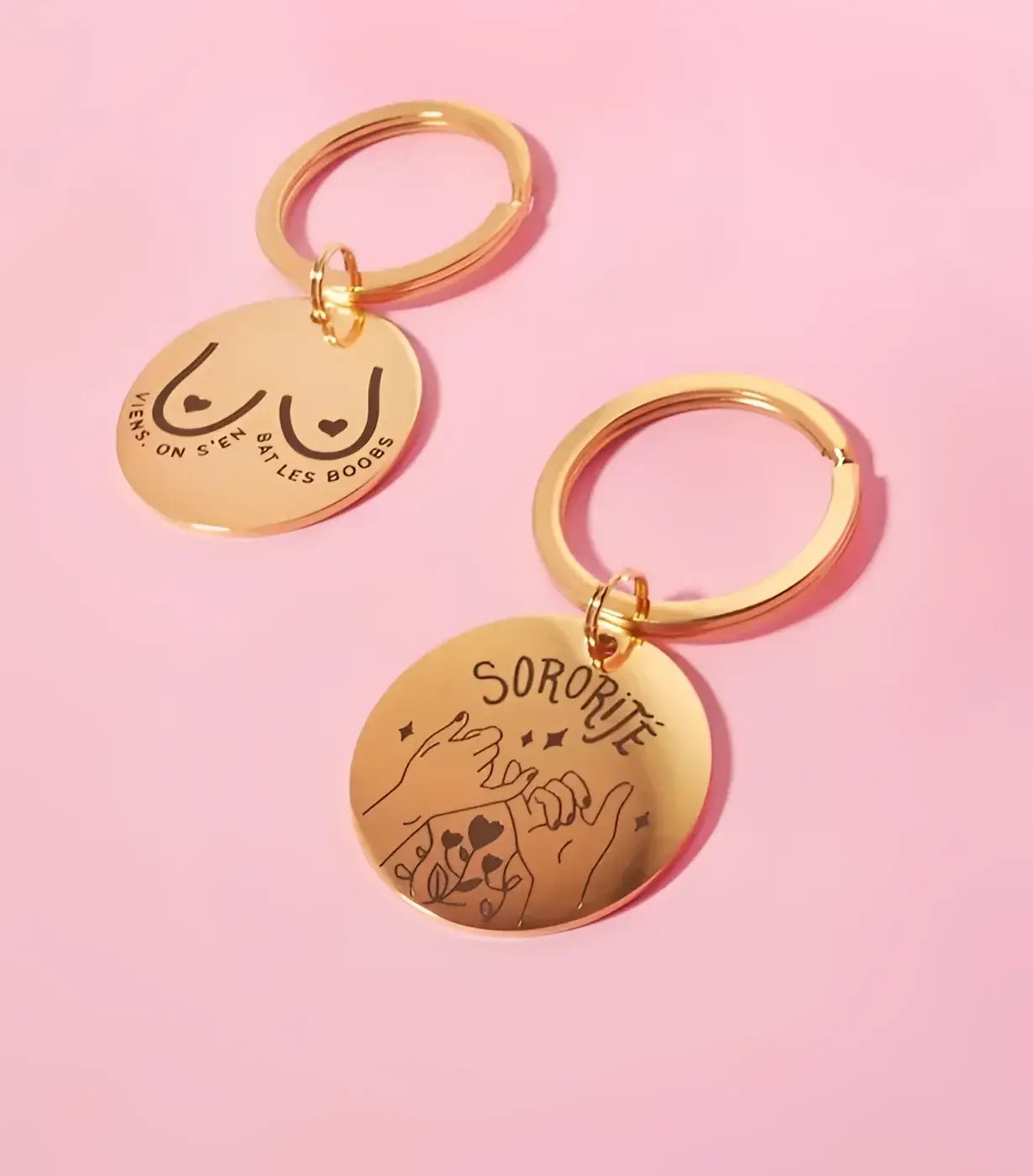 Deux porte-clés sororité en acier inoxydable doré pour solidarité féminine