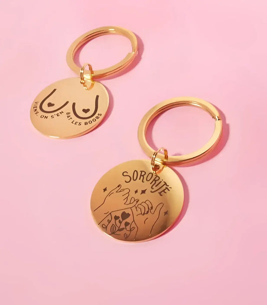Deux porte-clés sororité en acier inoxydable doré, symbole de solidarité féminine