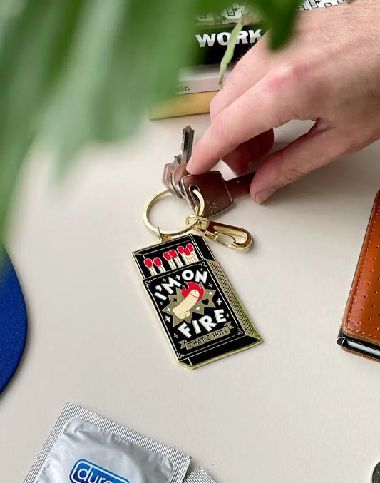 Porte-clés Je suis en feu : plus qu’un simple objet avec petite flamme suggestive