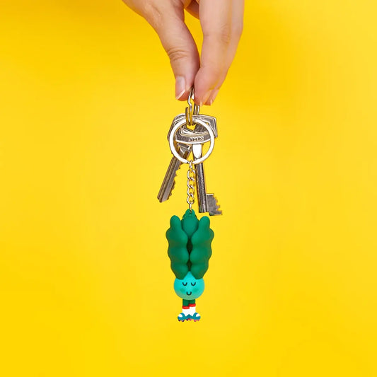 Porte-clés ramen choi en légume cartoon vert et turquoise souriant sur anneau argenté