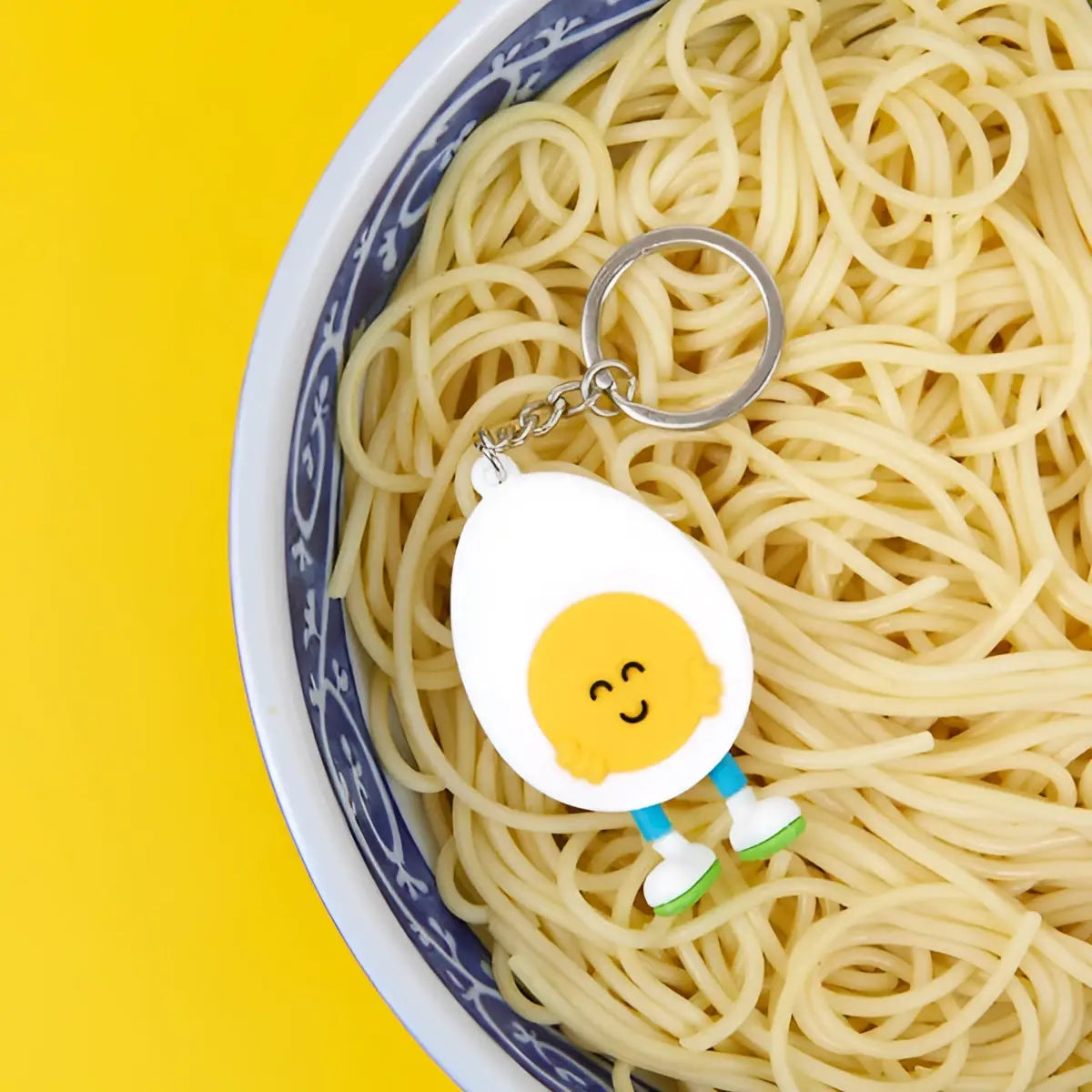 Porte-clés design Ramen Eggo, œuf joyeux jaune et blanc, culture japonaise
