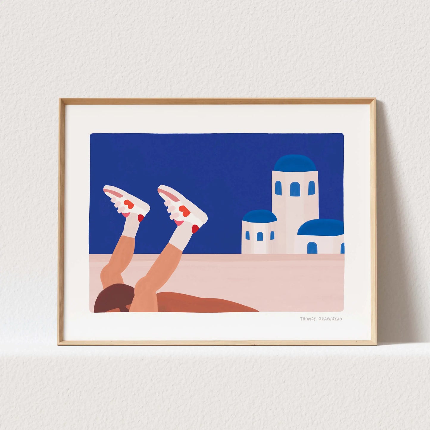 Poster art love in Mykonos A3 : personne allongée jambes en l’air avec sneakers devant bâtiments blancs et bleus