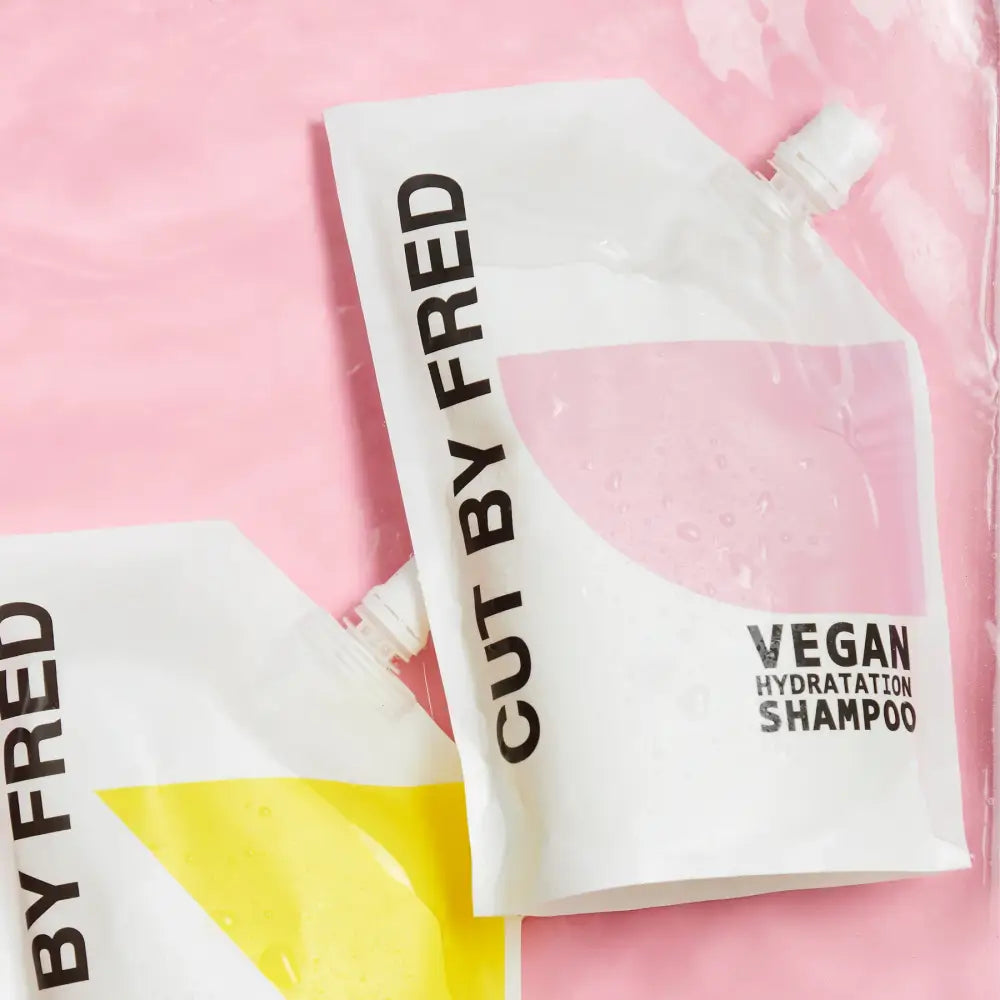 Deux pochettes à bec du Recharge pour Vegan Hydratation Shampoo, prendre soin avec plaisir d’un shampoing vegan hydratation shampoo