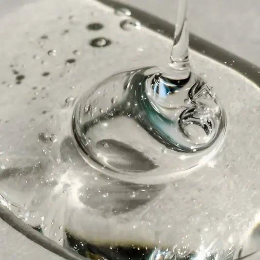 Gel transparent avec bulles pour le cuir chevelu dans Recharge Shampoing Liquide 200ml